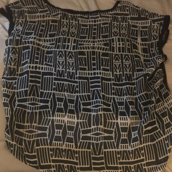 Forever 21 High-Low Black & White Pattern Shirt - Picture 2 of 2